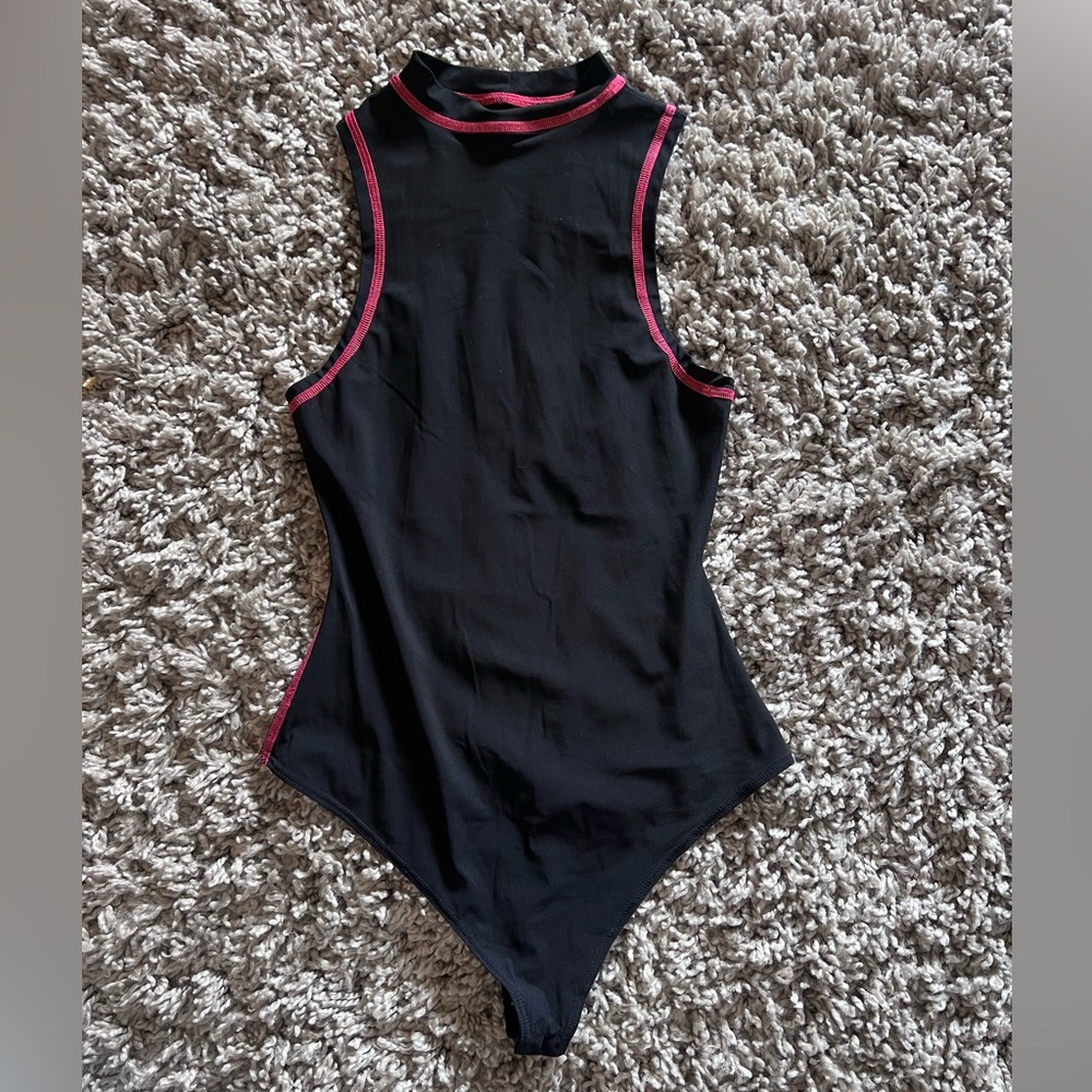 Women’s Alix NYC black sleeveless mock neck bodysuit size small pink stitching